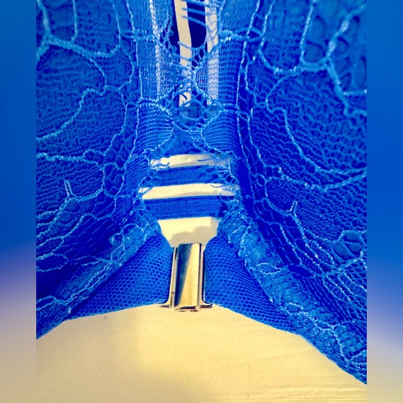 Victoria Secret Push Up Front Closet Bra 32 C. Blue Racerback with underwire. - Picture 5 of 7